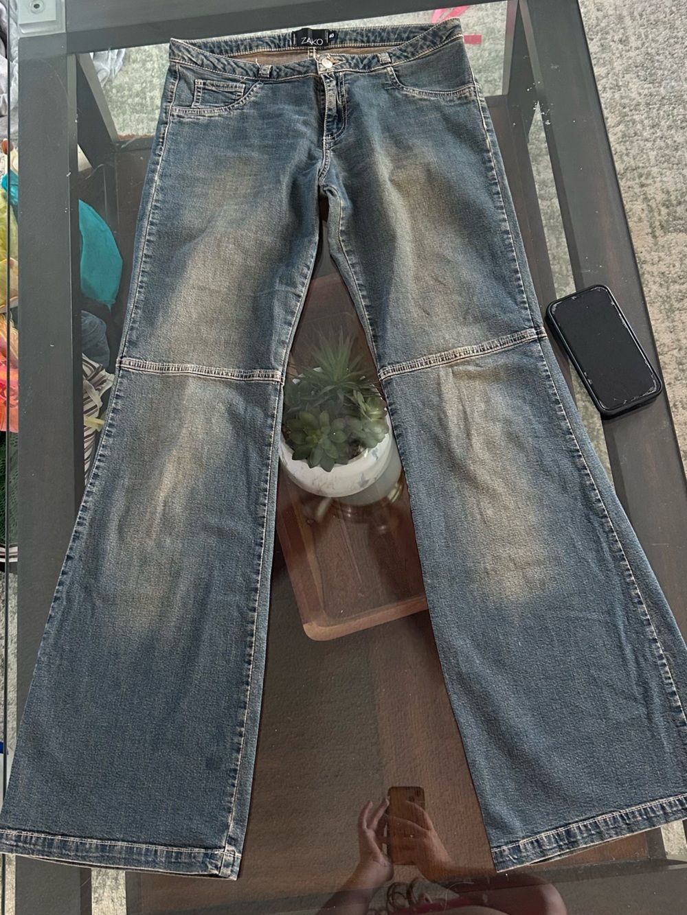 Women’s Flare Jeans in Washed Blue - Urban Outfitters